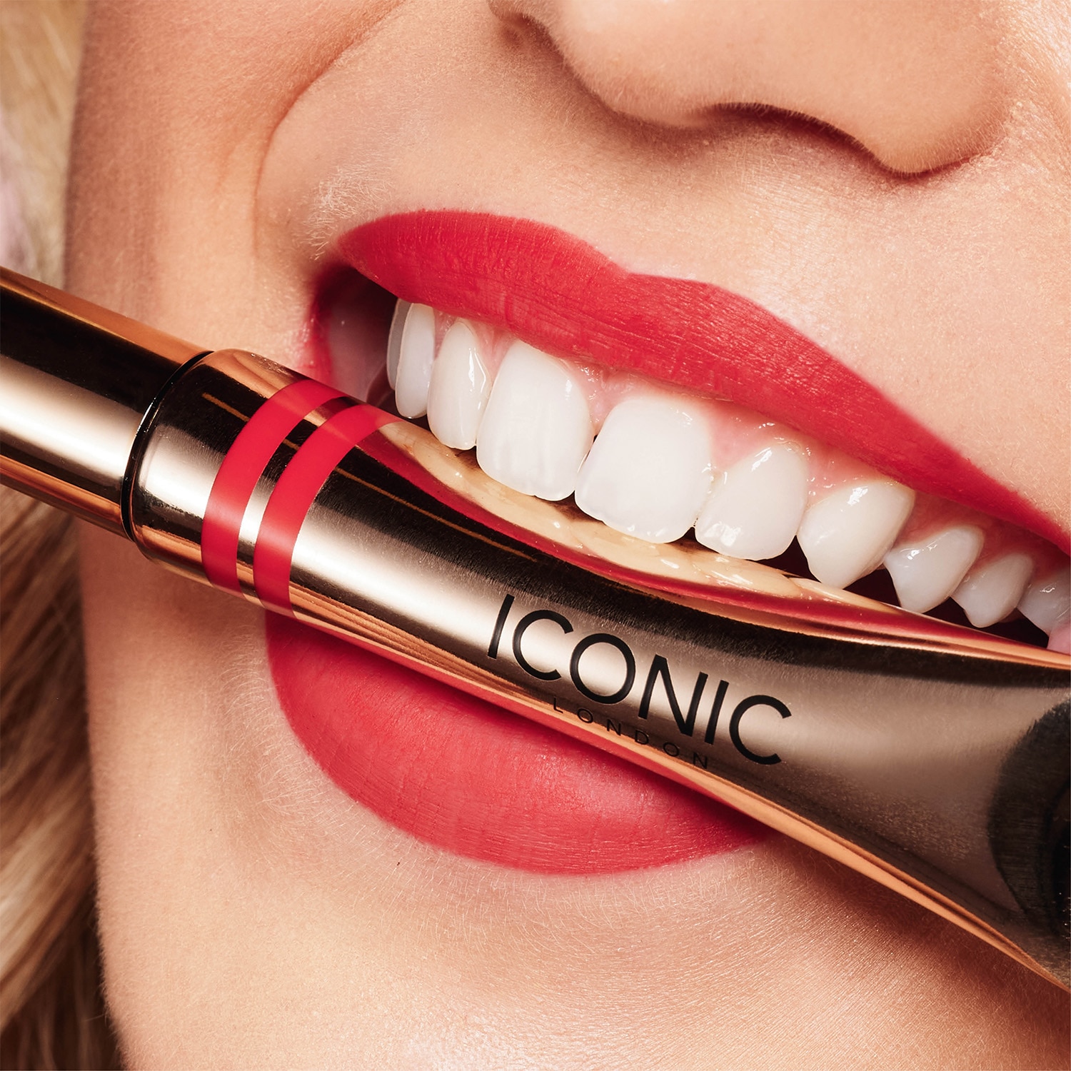 CLOUD KISS MATTE LIP MOUSSE BY ICONIC LONDON ( MOUSSE LABIAL)